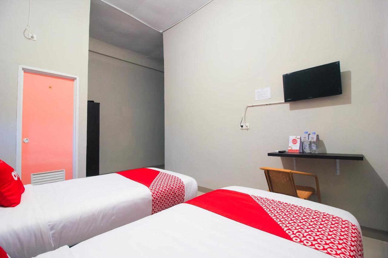 Oyo 1653 Fajar Residence Pekanbaru Extérieur photo