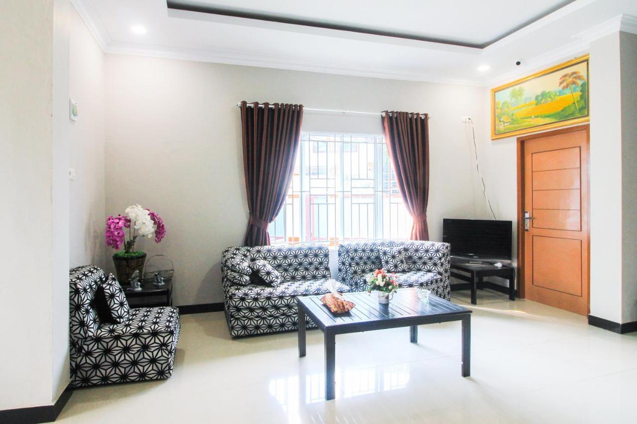 Oyo 1653 Fajar Residence Pekanbaru Extérieur photo
