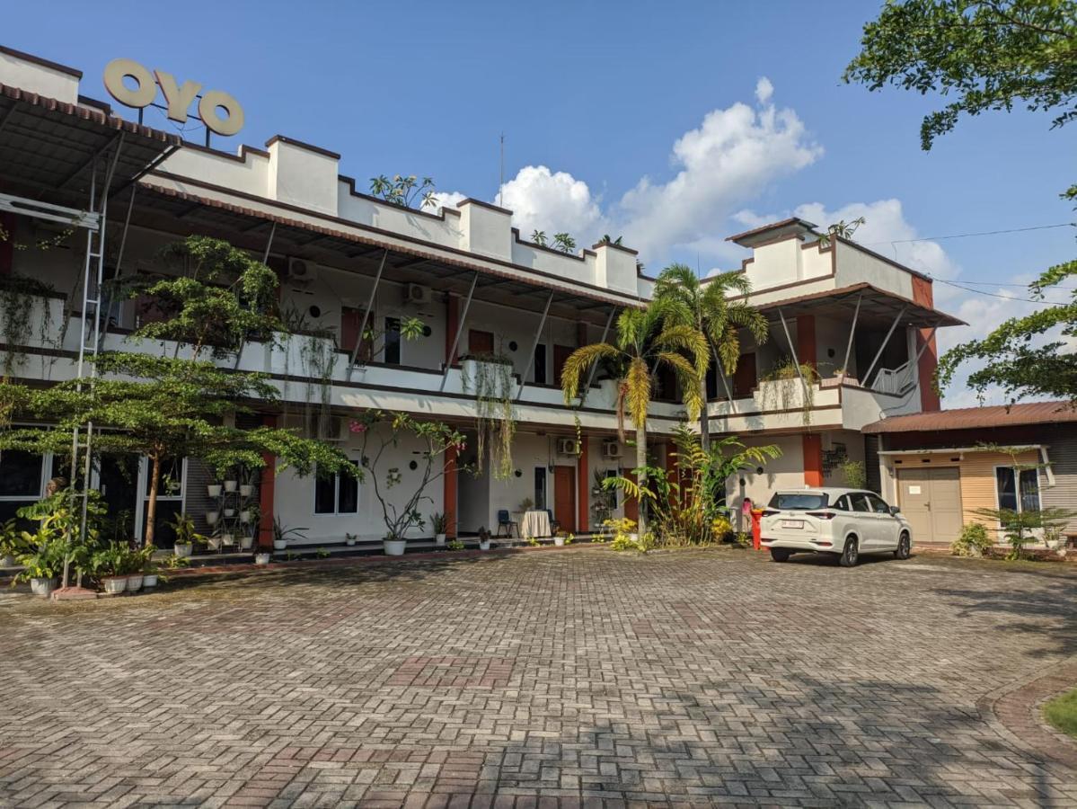 Oyo 1653 Fajar Residence Pekanbaru Extérieur photo