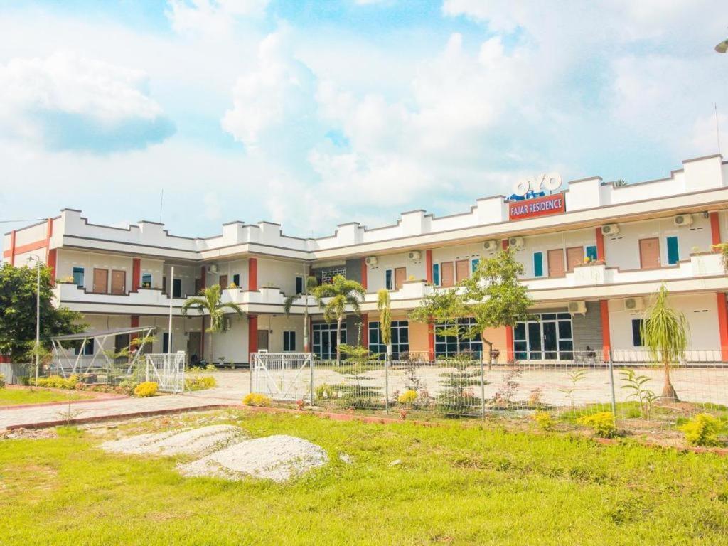 Oyo 1653 Fajar Residence Pekanbaru Extérieur photo
